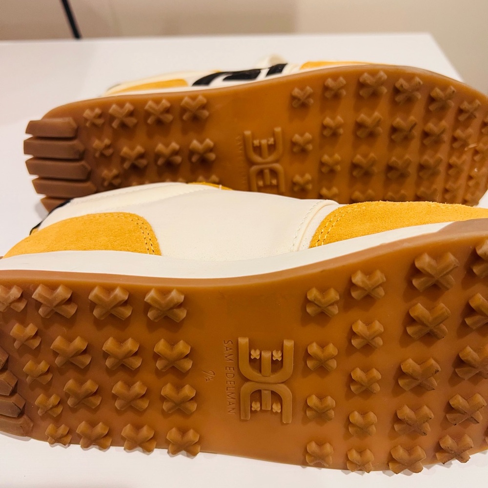 Sam Edelman Women’s Sneakers Mustard Ivory and Black
Size 7.5
Langley-3 - Picture 8 of 9